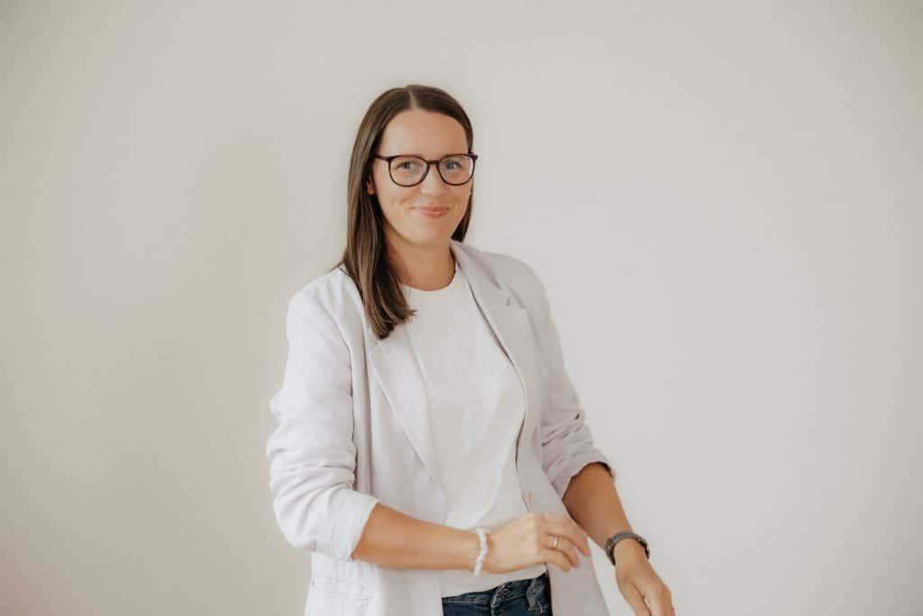 Daniela Neimer lacht in die Kamera.